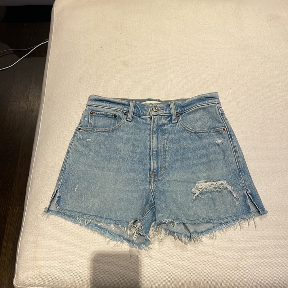Abercrombie & Fitch The 4” Mom Short High Rise